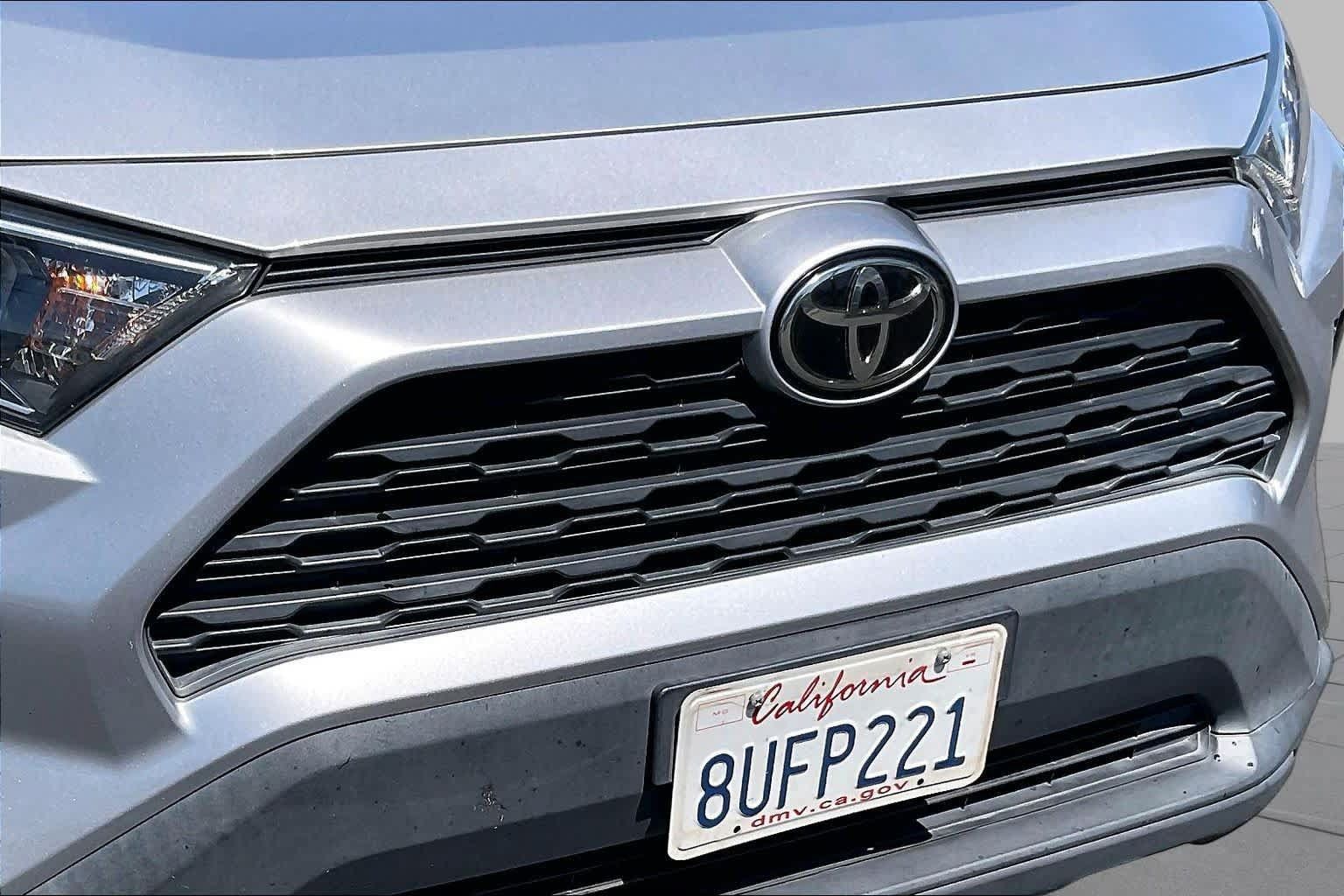 Used 2021 Toyota RAV4 XLE Premium FWD image 29