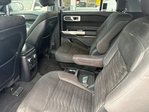Used 2020 Ford Explorer XLT RWD image 9