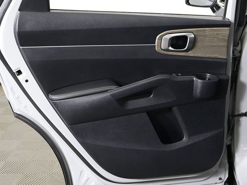 Used 2022 Kia Sorento EX w/ Panoramic Sunroof Package image 26