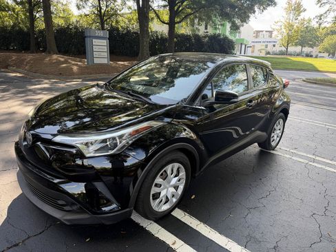 Used 2019 Toyota C-HR LE FWD image 1