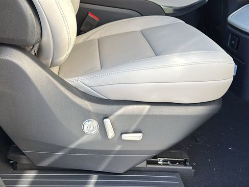 New 2026 Lincoln Navigator L Reserve AWD/4WD image 11