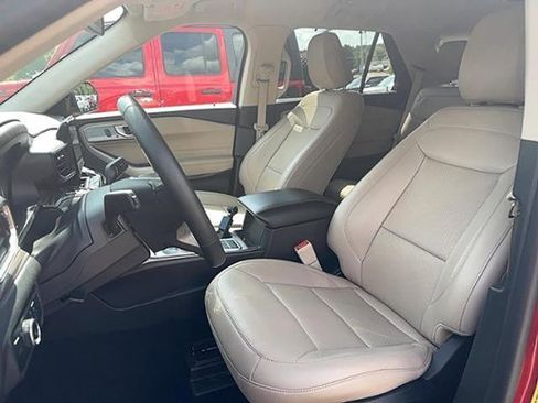 Used 2024 Ford Explorer Limited image 15