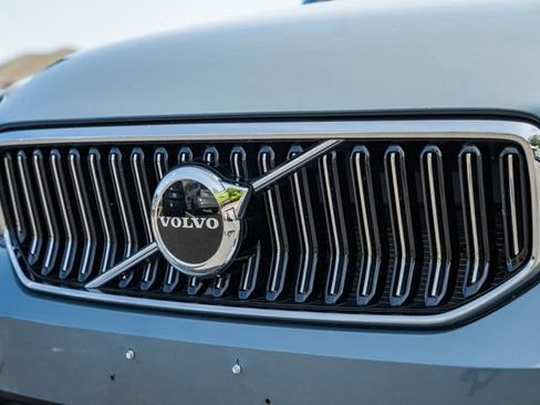 Used 2023 Volvo XC40 B5 Plus w/ Protection Package Premier AWD/4WD image 12