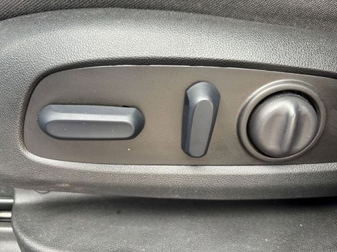 Used 2025 Chevrolet Blazer LT image 23