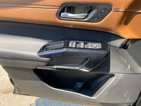 New 2026 Nissan Pathfinder Platinum AWD/4WD image 15