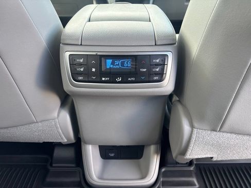 Used 2019 Toyota Highlander Limited Platinum AWD/4WD image 22
