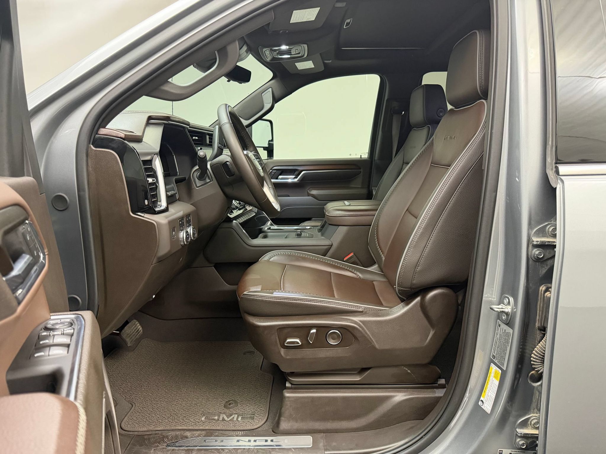 Used 2024 GMC Sierra 2500 Denali w/ Denali Reserve Package AWD/4WD image 5