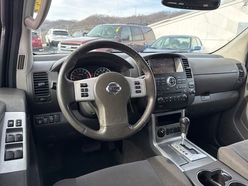 Used 2011 Nissan Pathfinder SV image 13