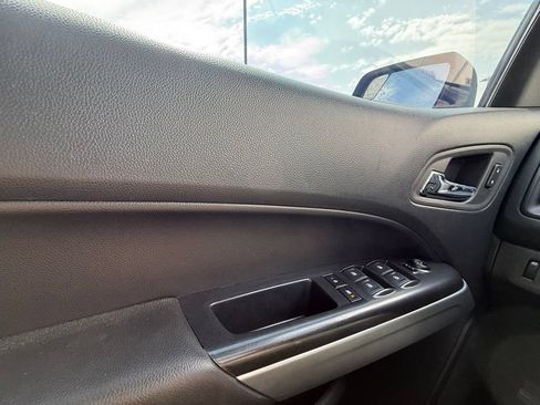 Used 2022 Chevrolet Colorado LT w/ LT Convenience Package RWD image 13