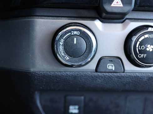 Used 2017 Toyota Tacoma SR5 w/ Tow Package image 28