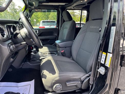Used 2020 Jeep Wrangler Unlimited Sahara AWD/4WD image 18