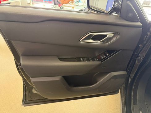 Used 2025 Land Rover Range Rover Velar Dynamic SE AWD/4WD image 17
