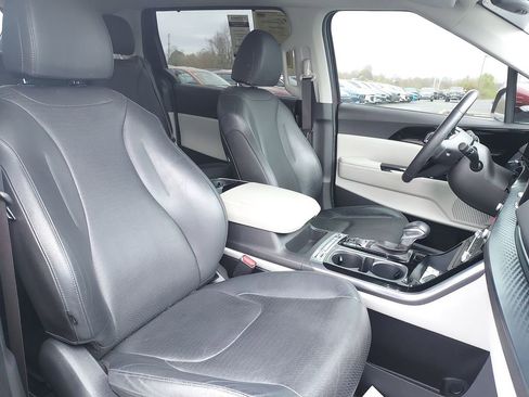 Used 2024 Kia Carnival SX Prestige FWD image 32