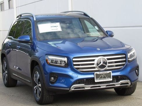 Used 2025 Mercedes-Benz GLB 250 4MATIC image 2