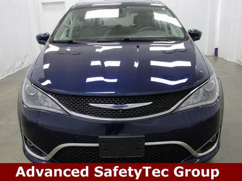 Used 2020 Chrysler Pacifica Touring w/ Advanced Safetytec Group image 2