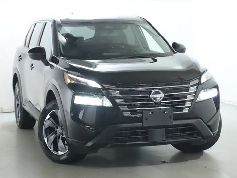 Used 2024 Nissan Rogue SV FWD image 2