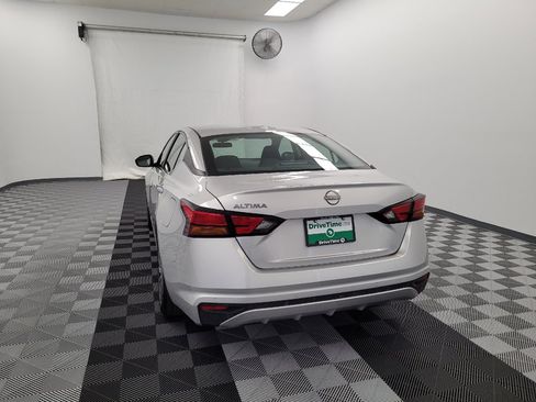 Used 2025 Nissan Altima 2.5 SV FWD image 6