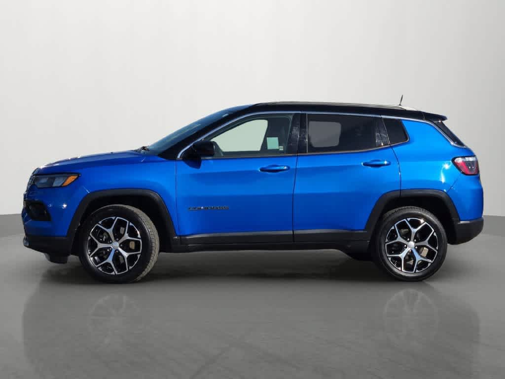 Used 2024 Jeep Compass Limited AWD/4WD image 3