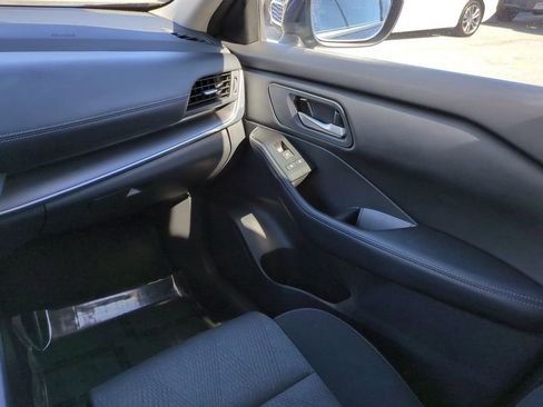 Certified 2024 Nissan Rogue SV image 17