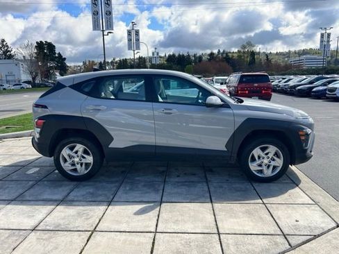 Certified 2025 Hyundai Kona SE AWD/4WD image 4
