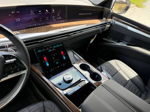New 2026 Cadillac Escalade ESV Platinum Sport w/ LPO, ONYX Package AWD/4WD image 30