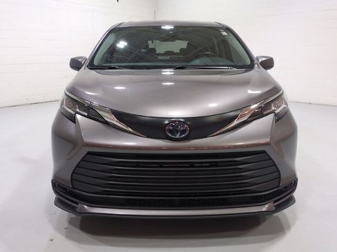Used 2022 Toyota Sienna LE FWD image 8