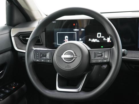 Used 2025 Nissan Kicks SV AWD/4WD image 16
