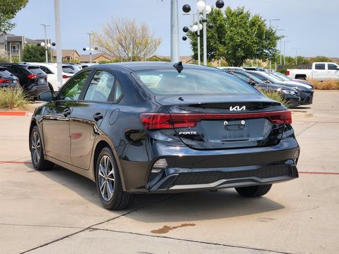 Certified 2024 Kia Forte LXS FWD image 3
