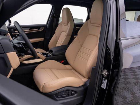 New 2026 Porsche Cayenne AWD/4WD image 5