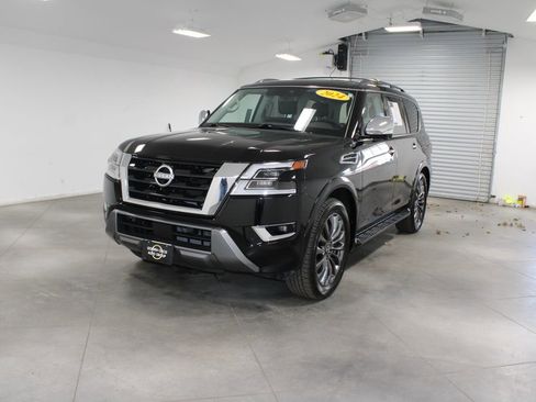 Used 2024 Nissan Armada Platinum w/ Captain's Chairs Package image 4