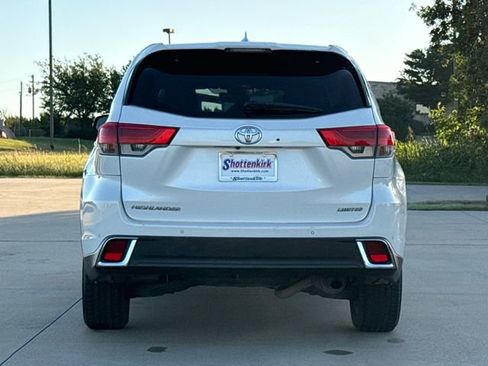 Used 2017 Toyota Highlander Limited FWD image 9