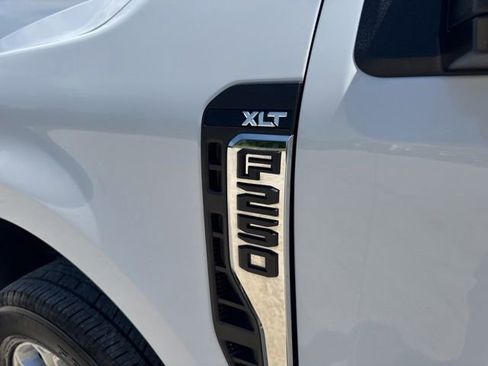Used 2025 Ford F250 XLT AWD/4WD image 11