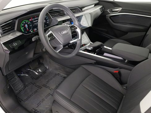 Used 2024 Audi Q8 e-tron Premium Plus w/ Premium Plus Package image 29