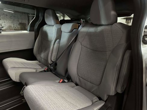 Used 2025 Toyota Sienna LE image 15
