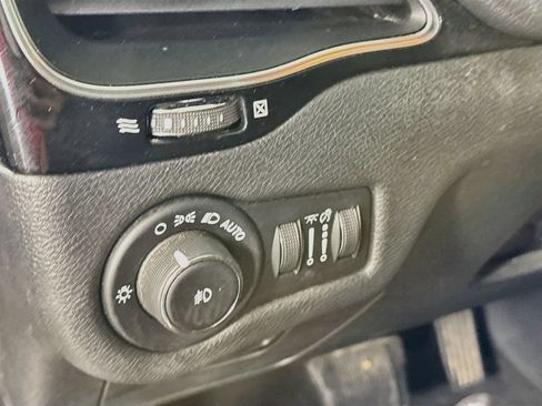 Used 2020 Jeep Cherokee Latitude Plus FWD image 10