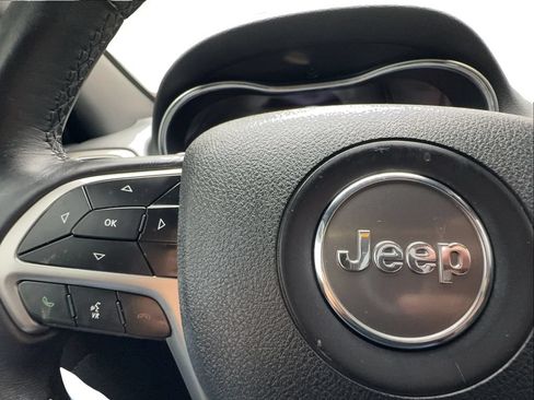 Used 2018 Jeep Grand Cherokee Laredo AWD/4WD image 34