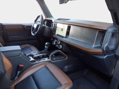 Used 2024 Ford Bronco Outer Banks image 16