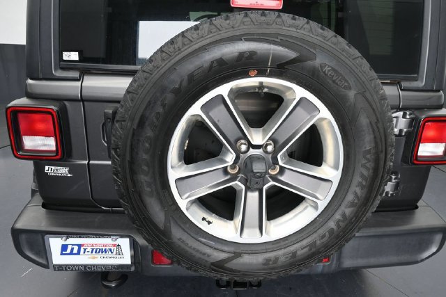 Used 2022 Jeep Wrangler Unlimited Sahara w/ Cold Weather Group AWD/4WD image 31