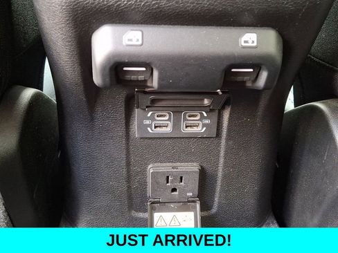 Used 2022 Jeep Wrangler Unlimited Sahara AWD/4WD image 10