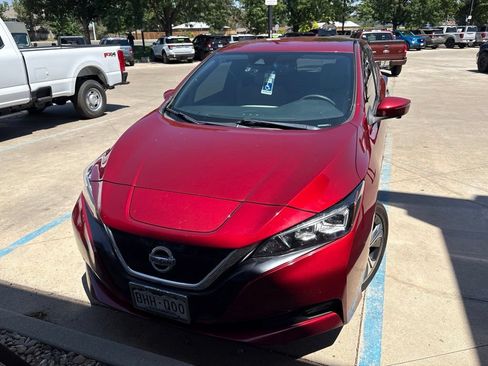 Used 2018 Nissan Leaf SL w/ SL Technology Package FWD image 2
