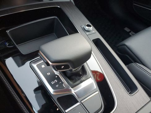 Certified 2025 Audi Q5 e Premium Plus w/ Premium Plus Package AWD/4WD image 30