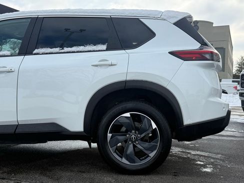 Used 2024 Nissan Rogue SV image 11