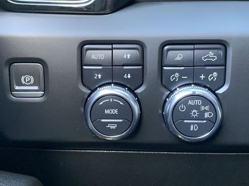 Used 2023 GMC Sierra 1500 AT4 w/ AT4 Preferred Package image 18