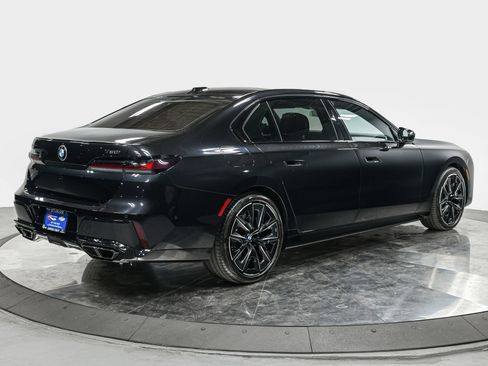 Used 2024 BMW 760i xDrive w/ Premium Package 2 AWD/4WD image 8