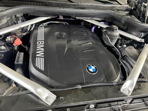 Used 2024 BMW X5 xDrive40i w/ M Sport Package image 32