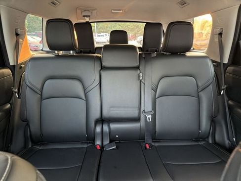 Used 2025 Nissan Pathfinder SL FWD image 31