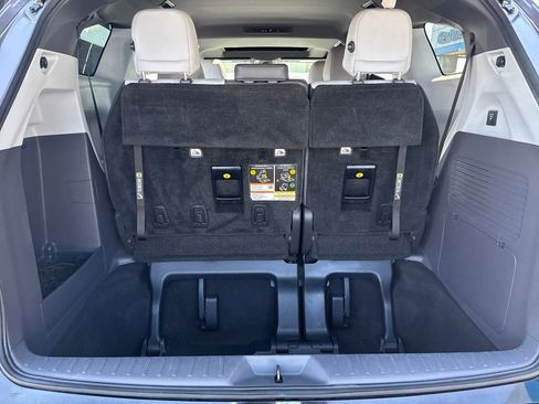 Used 2021 Toyota Sienna XSE image 28
