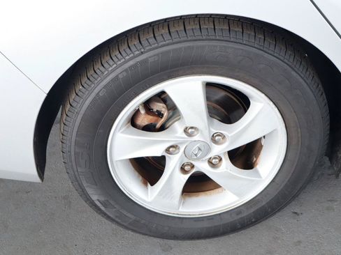 Used 2015 Hyundai Elantra SE FWD image 39