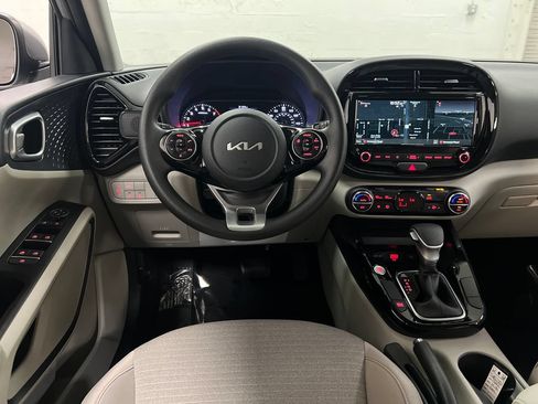 Used 2022 Kia Soul S FWD image 15