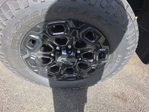 Used 2024 Chevrolet Silverado 2500 LT w/ Z71 Sport Edition image 19